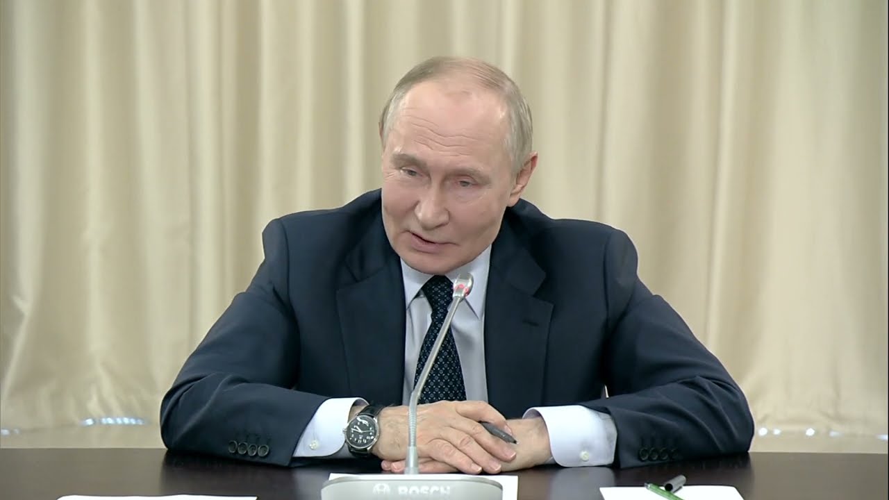 Путин: Деполитизировать Сталина и вернуть имя Сталинград?