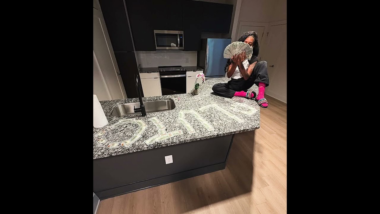 (sample) bunna b + pluto type beat “beamer benz or bentley”