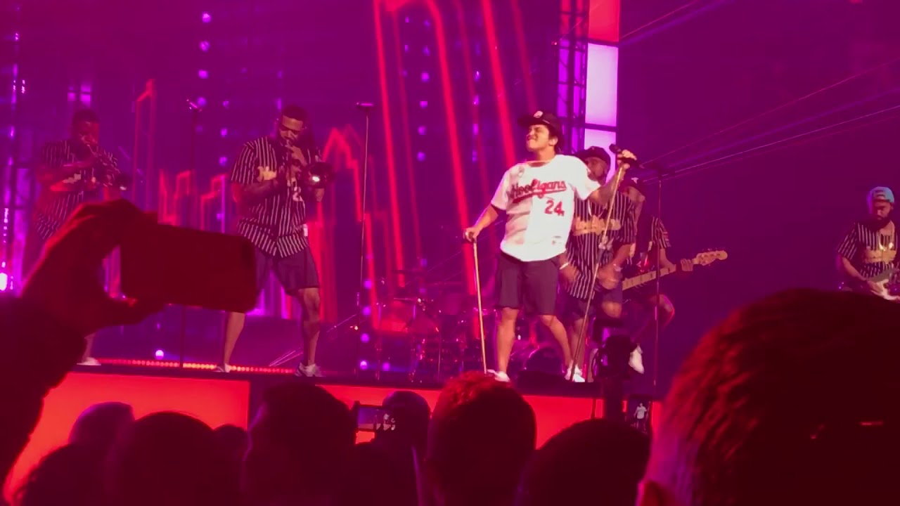 Bruno Mars Uptown Funk Live San Antonio 2017