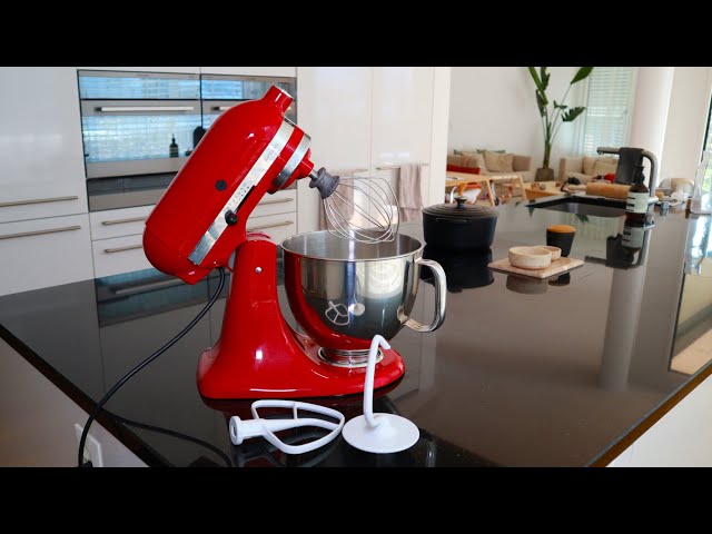 5 Quart Artisan Stand Mixer (Passion Red), KitchenAid