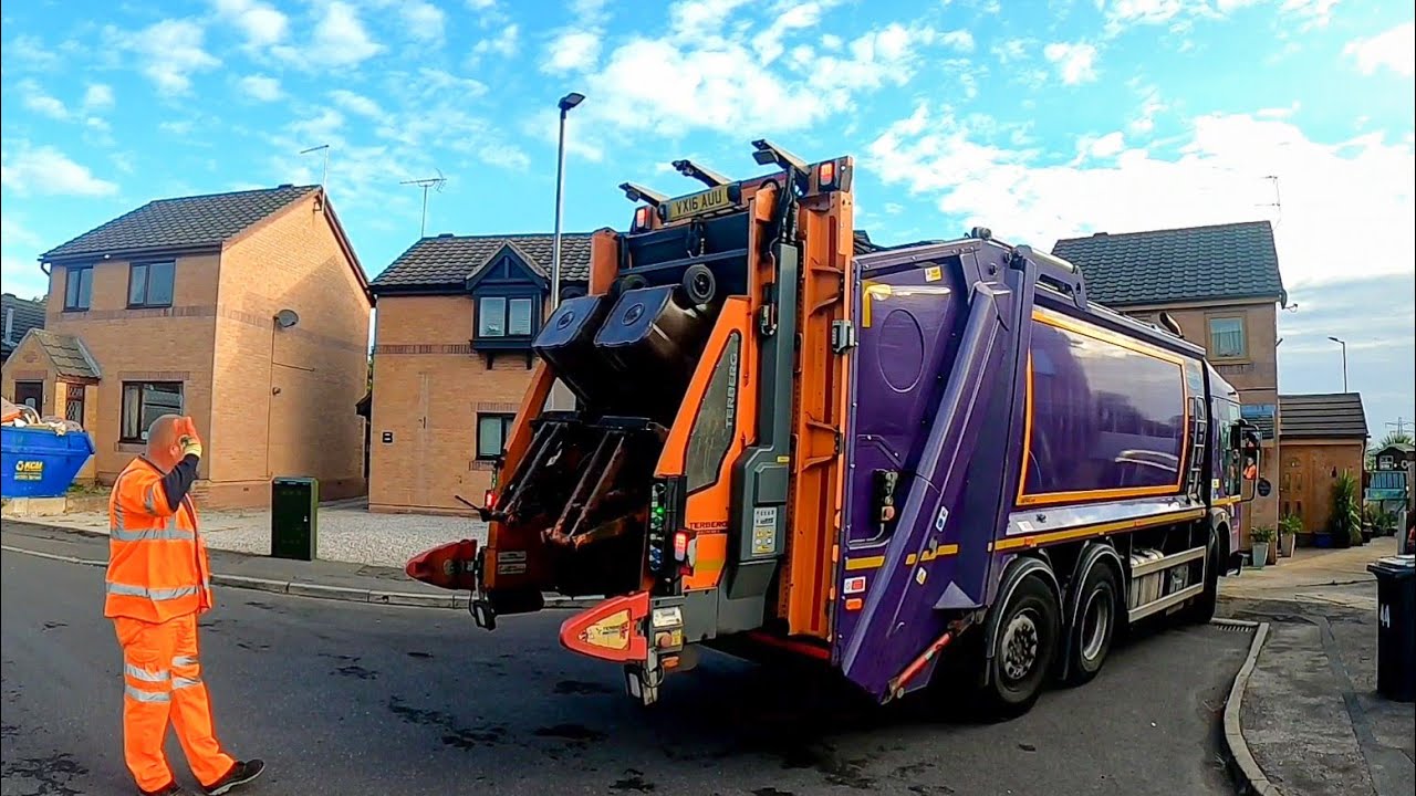 POV Dennis Elite 6 Refuse Truck on Garden waste, AUU