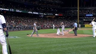 OAK@SEA: Mariners tack on another run on wild pitch