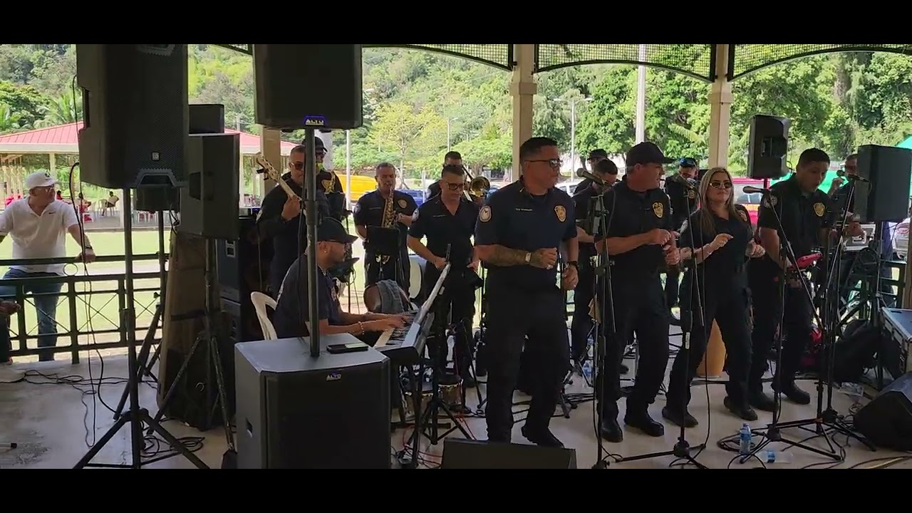 Banda Cuerpo Bomberos de Puerto Rico       La Gringa.   Director Anibal Colon