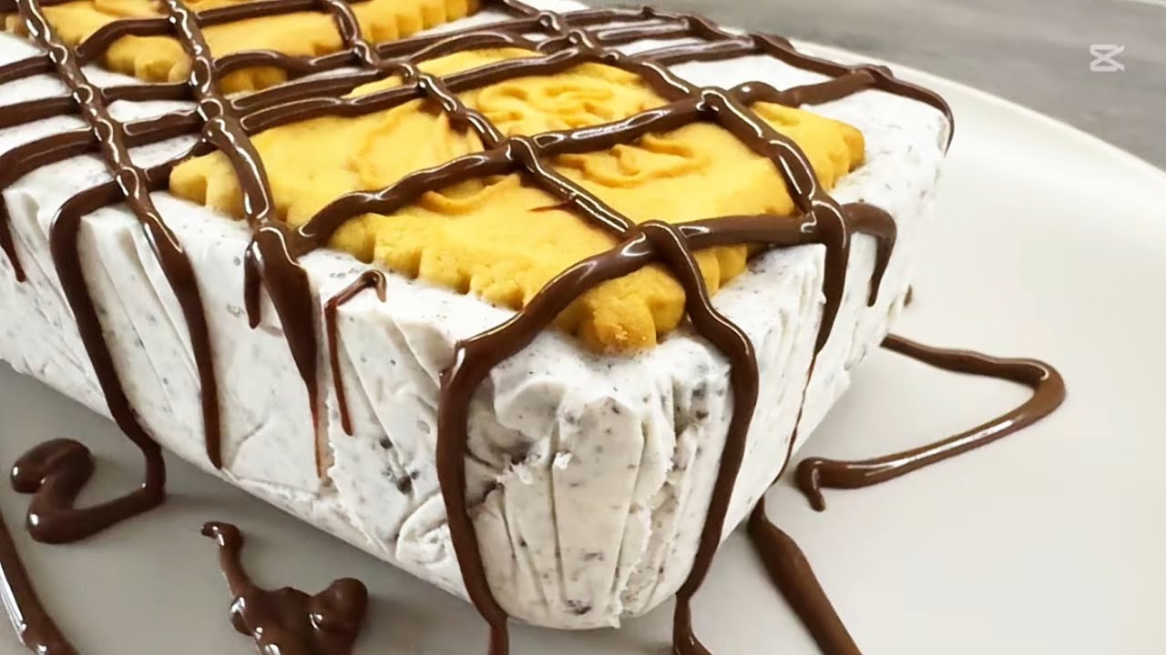 Ice cream with cookies and sweet crumbs “Oreo”. 5 minutes recipe!