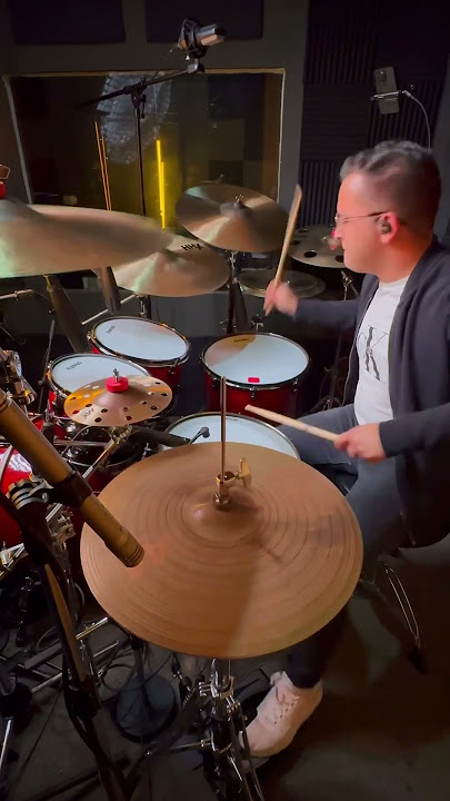 Amigo Buster - Esta #batería tiene mas años que tu, seguro. 🤘 #drums  #sonor #drummer #rock #rockmadrid #musicaenvivo #amigobuster