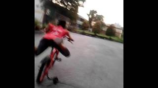 budak jatuh basikal