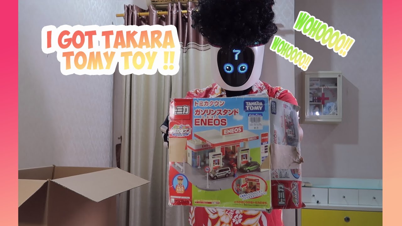 ROBOT OPEN SECOND HAND ITEM FROM MYSTERY BOX