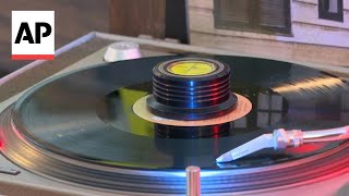 Vinyl record sales surpass CDs and DVDs for the first time in decades in Brazil
