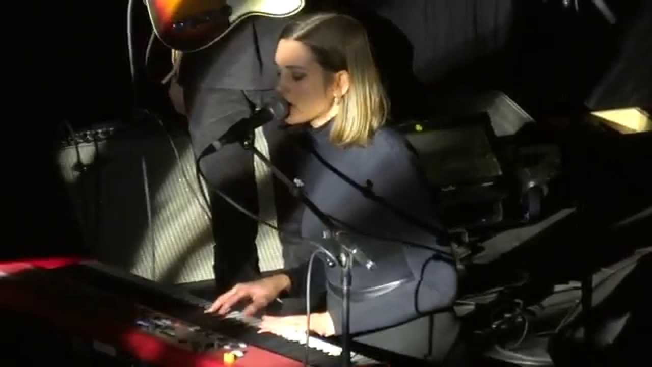 Broken Twin - In Dreams (HD) Live In Paris 2014