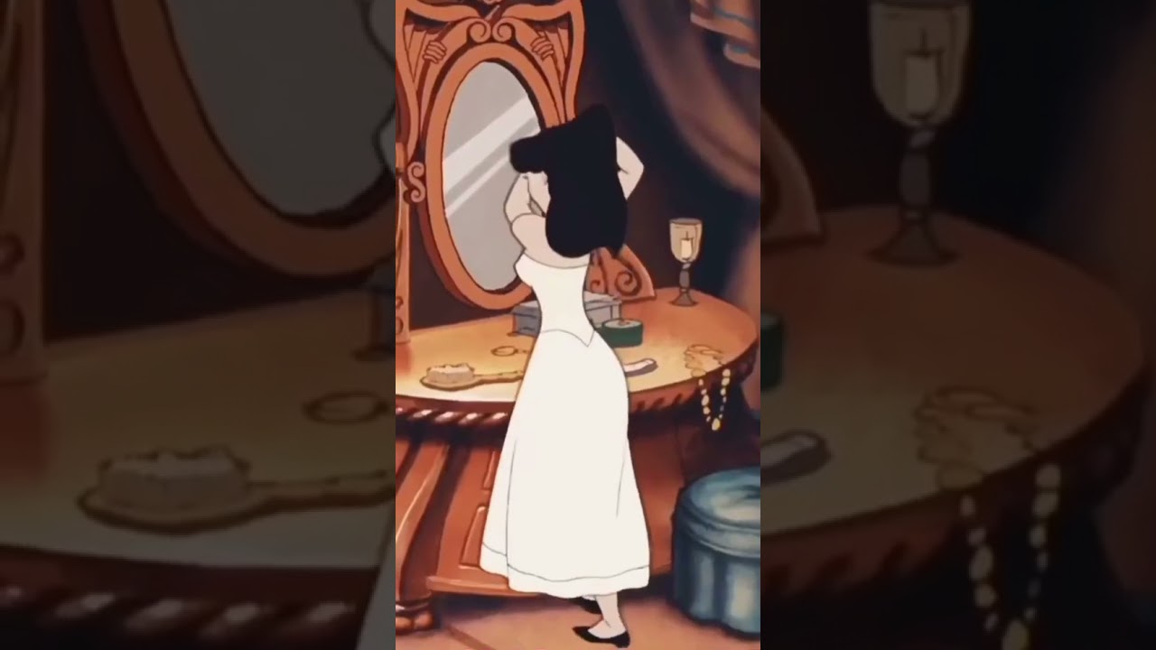 Ursula trying to slay like a mermaid but ending up looking like a fish out of water 🧜‍♀️🐠💅 