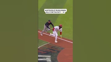Austin Riley CHASES down Elly De La Cruz 😱 #reds #braves #mlb #baseball