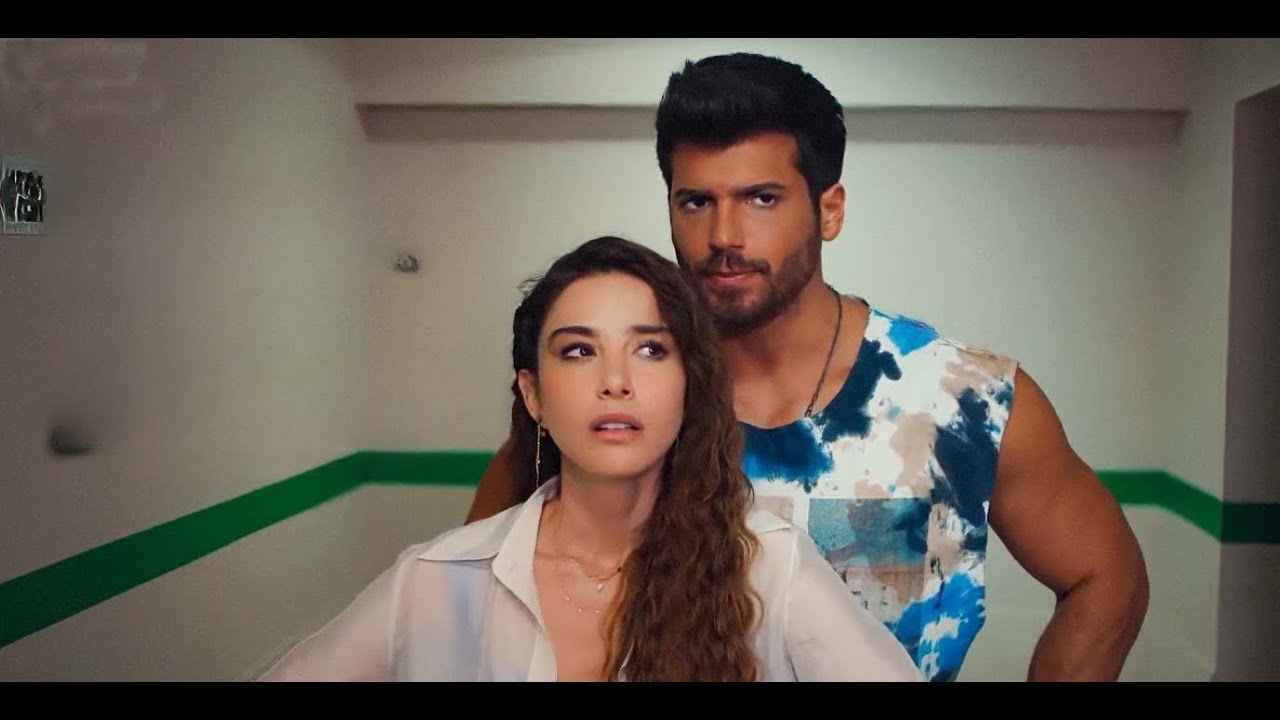 Le président aux abdos en béton tombe amoureux d'une fille pauvre.