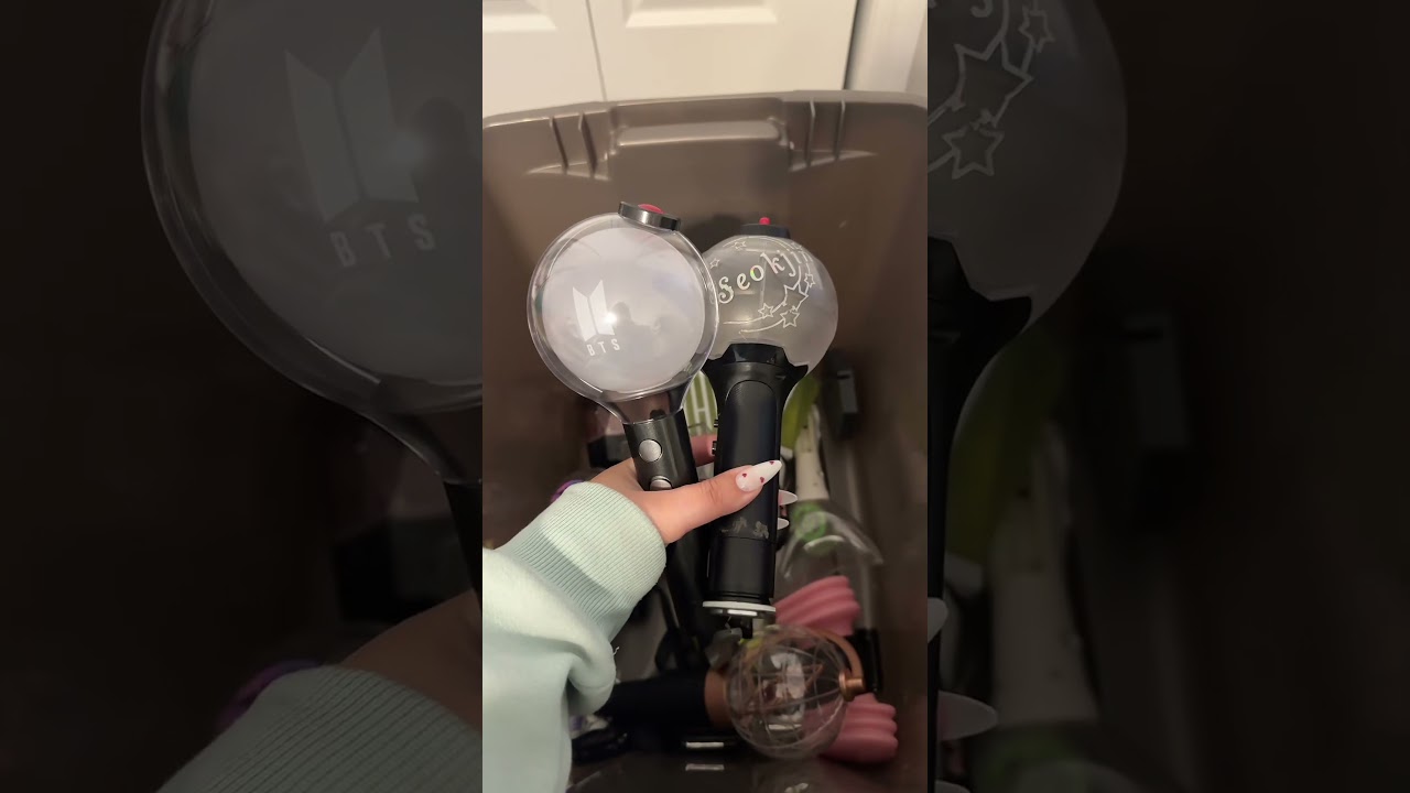 Yes I know about the new light stick 😭 