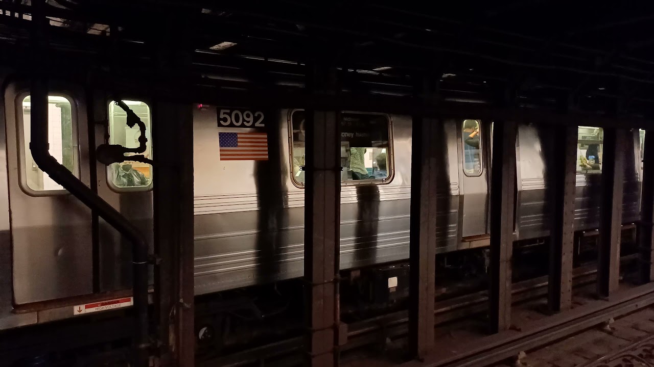 𝐔𝐇𝐃³⁰ 𝐁𝐌𝐓 𝐁𝐫𝐨𝐚𝐝𝐰𝐚𝐲 𝐋𝐢𝐧𝐞: 𝟗𝟔𝐭𝐡 𝐒𝐭𝐫𝐞𝐞𝐭-𝐛𝐨𝐮𝐧𝐝 𝐑𝟔𝟖𝐀 𝐐 𝐄𝐱𝐩𝐫𝐞𝐬𝐬 𝐓𝐫𝐚𝐢𝐧 @ 𝐂𝐚𝐧𝐚𝐥 𝐒𝐭𝐫𝐞𝐞𝐭 (𝐋𝐨𝐰𝐞𝐫 𝐋𝐞𝐯𝐞𝐥)