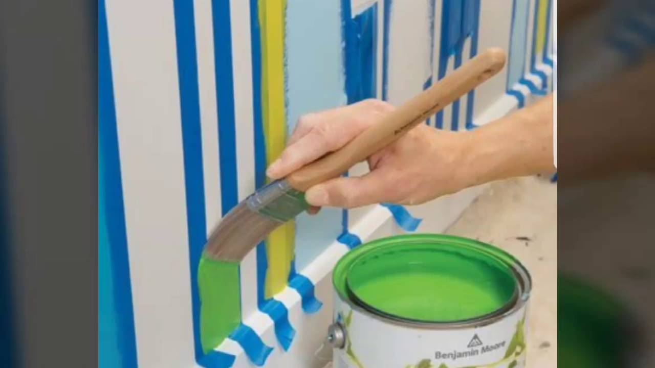 Можно красить деревья водоэмульсионной краской. Оригинальная покраска стен. Оригинально покрасить стены. Окраска стен с малярной лентой. Декорирование стен краской.