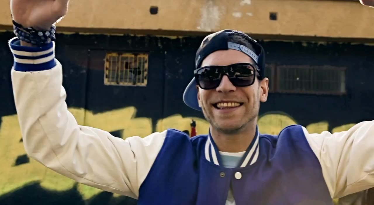 Majk Spirit ft. H16 - Legendárna (prod. MAD SKILL) |Official Video| akkorde
