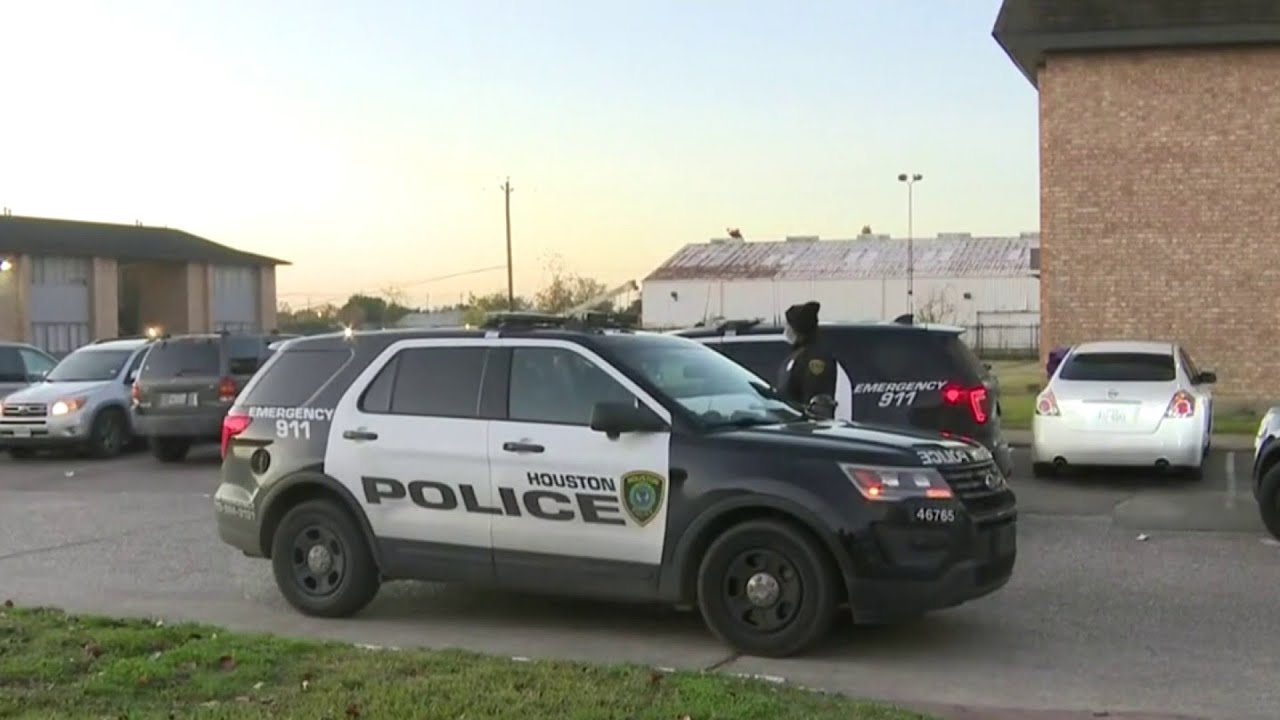 Woman shot, killed at apartment in front of 2 small children on Houston’s south side; search und...