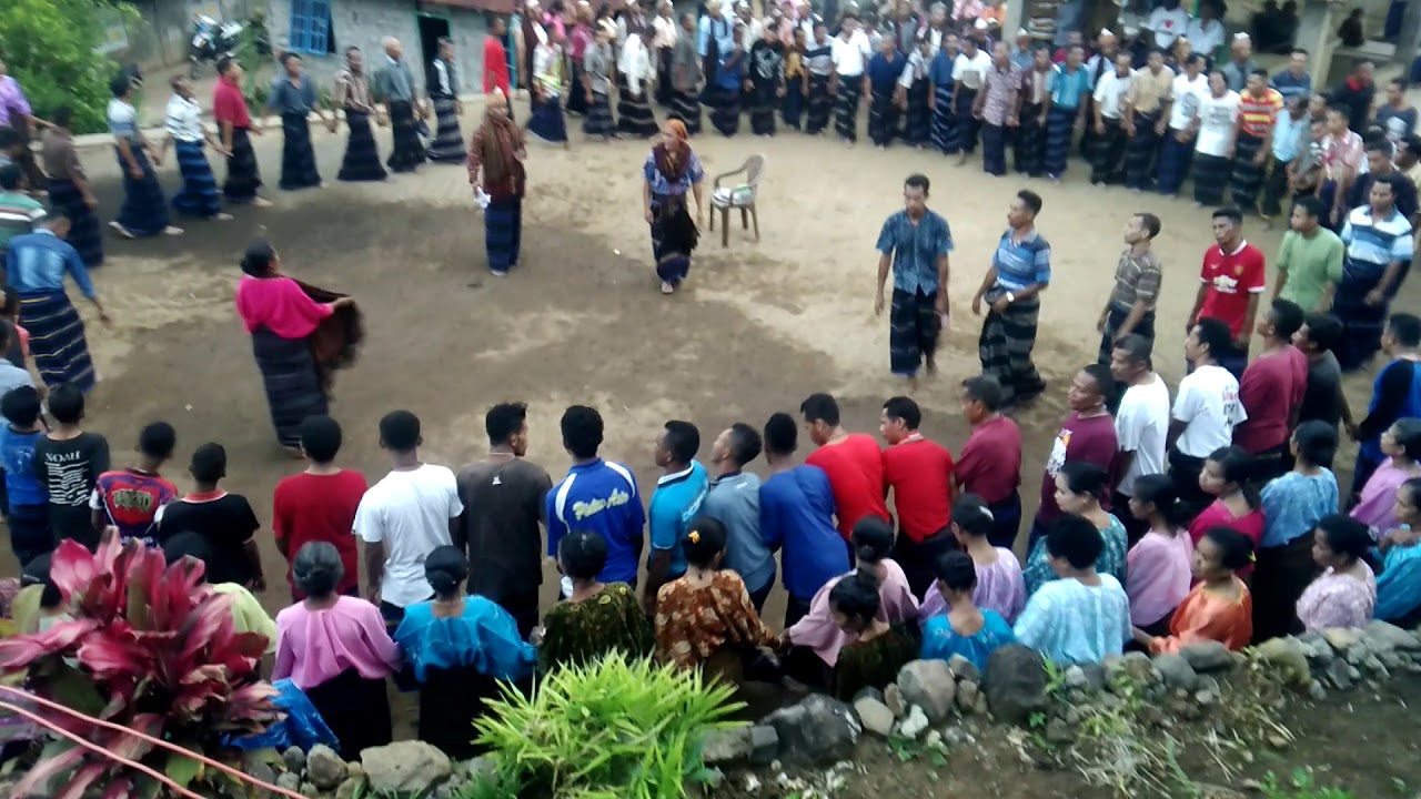 tarian ada jokaju april 2018 di mbewo,kec.ndona Timur kab.Ende