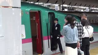 E5系U32編成 東北新幹線 やまびこ413号 女性車掌 東京駅