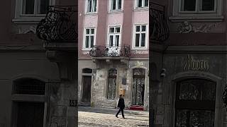 Львів'яни, мешканці площі Ринок 43, здійснюють захист свого житла від рейдерського захоплення.