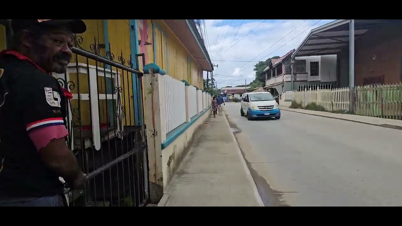 Honduras, Roatan, setnja gradom, obala... zivot