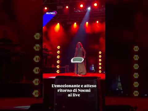 Video Noemi torna sul palco dopo la caduta di un mese fa