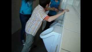 Hülye Lányok A Fiú Wc-Be -.-