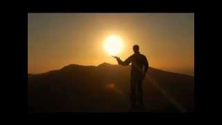 Raul Brindis Reflexion el sol brillando y yo ciego