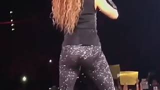 Shakira twerking booty