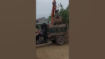 Máy múc doosan múc cát lên công nông ba bánh #shorts
