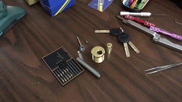 (59) Lockpicking: Mul-T-Lock Junior picked and gutted.