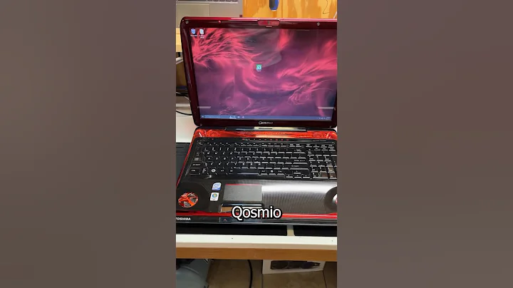 I'm in love with this retro Toshiba #gaming laptop 🥹 #tech #pc #shorts #technology