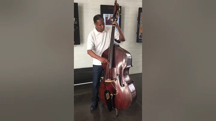 Robert Hurst's face Milt Hinton's Italian bass