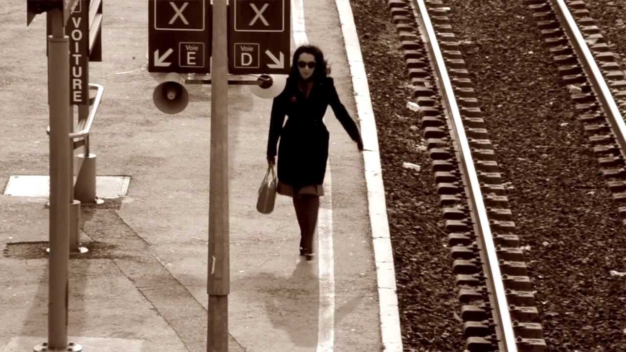 SHOW ME THE ROAD by Lili Chantilly Effeuillage