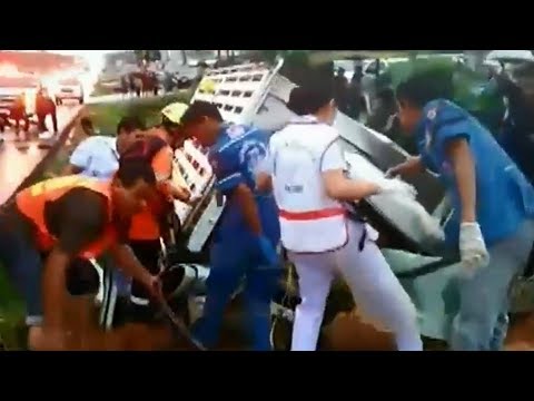 รถหกล้อจับกุ้ง เสียหลักตกคูน้ำที่กระบี่ คนงานเสียชีวิต 5 เจ็บสาหัส 3 ราย