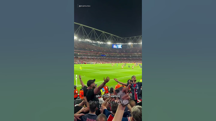 Torcida do PSG, hoje (29), de visitante no jogo diante do Arsenal na semifinal da Champions League.