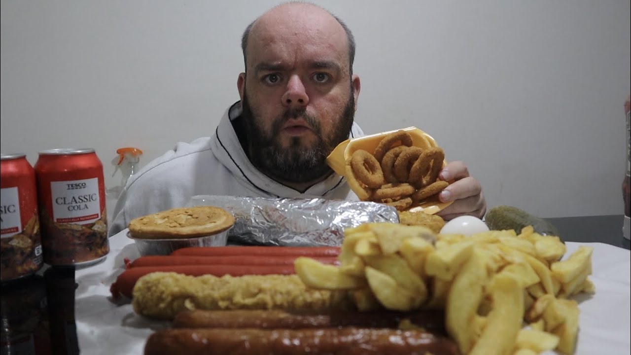 Мукбанг из рыбы и чипсов в Великобритании