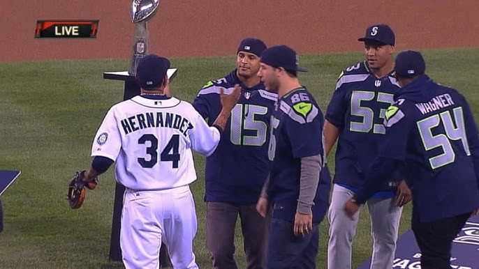 Tom Brady throws out Red Sox first pitch wearing Super Bowl jersey