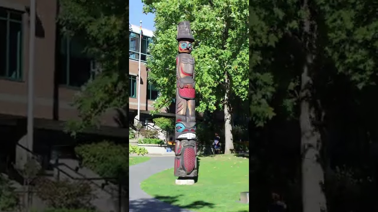 Amazing Totem pole Male welcoming figure Canadian art 