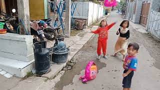 Download Lagu ayu terbangin balon udara ,,, hello kity MP3