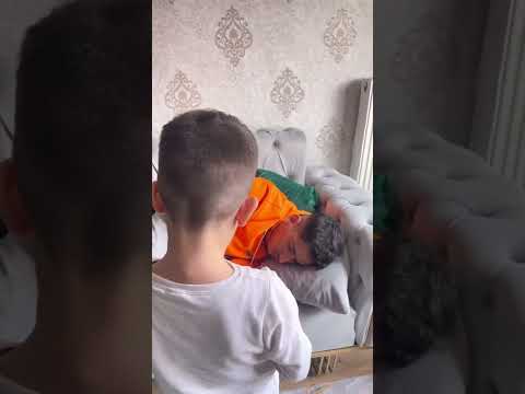 شخ على عمو وهوه نايم احمد ديمو