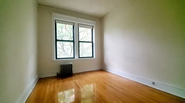 ☆ 1367 E 56th Street #3 ☆ Call/text 312-889-3709 for a showing ☆