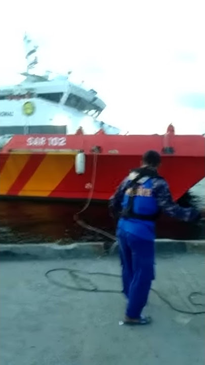Evakuasi korban terbakar KM.Pungka permata V(1)