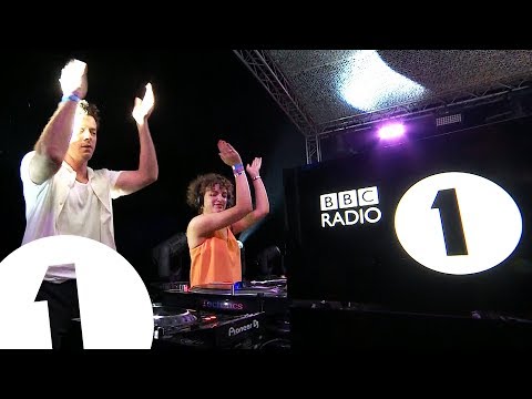 Annie Mac B2B Mark Ronson - Radio 1 in Ibiza 2018 - Café Mambo | FLASHING IMAGES