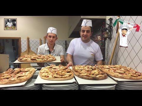 Pizza by the meter that only Mario Petrolo and capable of handling, in his pizzeria infinity