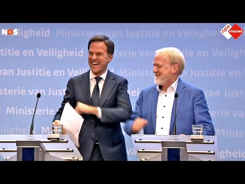 Coronavirus update door Premier Mark Rutte: 'geen handen meer schudden!' En wat doet ie zelf... Oeps