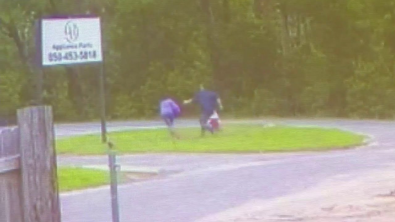 Man attempts to kidnap 11-year-old Florida girl at bus stop, deputies say