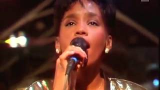 Download lagu Whitney Houston - All At Once - Live in Switzerland 1985 mp3