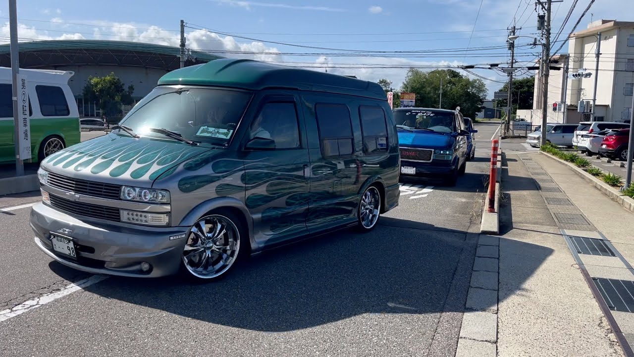 石川県にアメ車が集結！シボレーアストロメインのアメ車の集いin道の駅のと千里浜