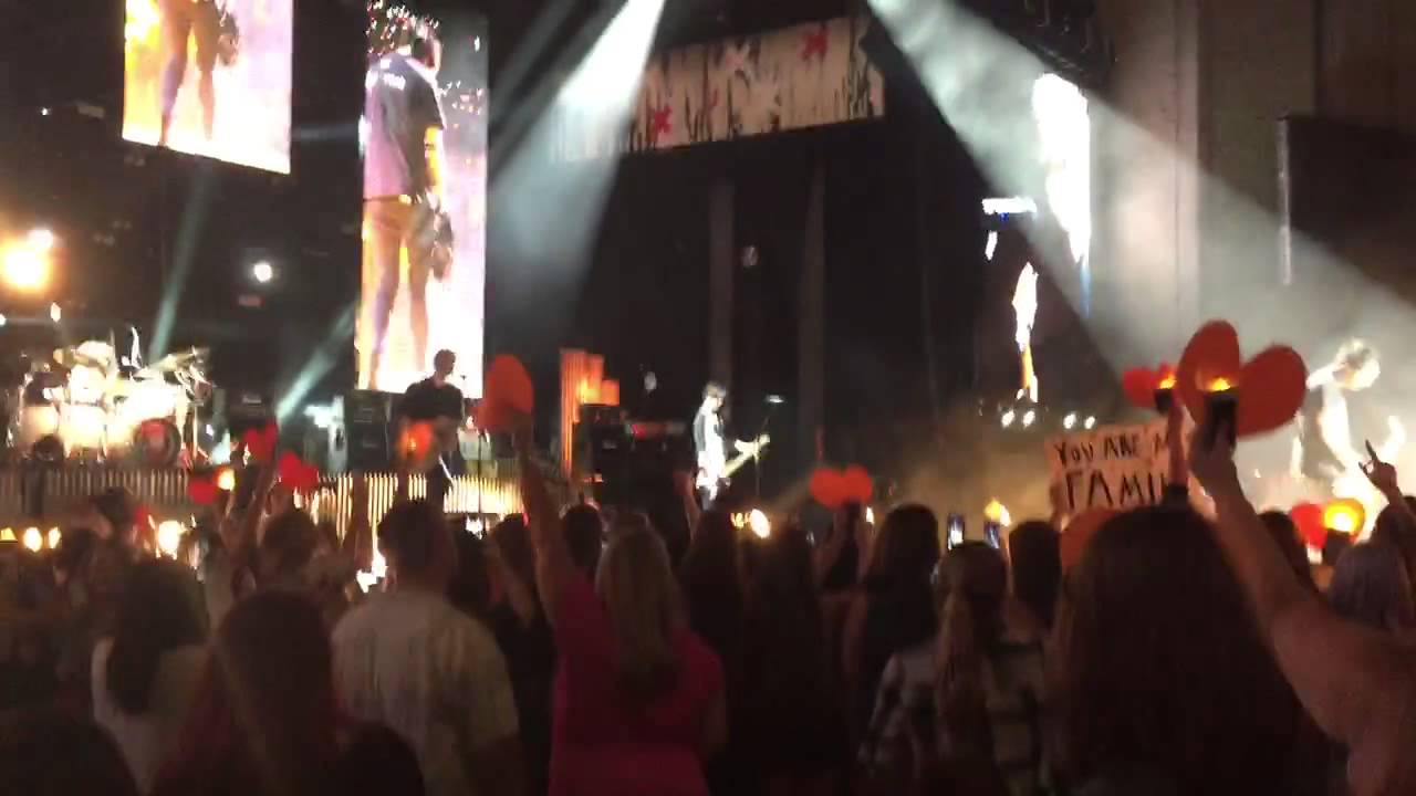 5SOS - BESIDE YOU // MANSFIELD, MA XFINITY CENTER // AUGUST 28, 2015 // BESIDE YOU HEARTS